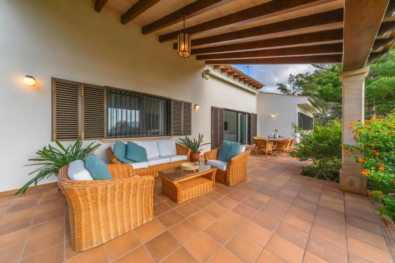 Villa Es Pinaro - Beach Front ソン・セルヴェラ スペイン
